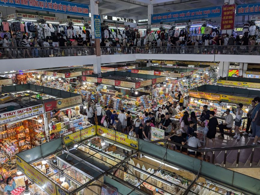 New City Thủ Thiêm — shopping mall food court Vietnam
